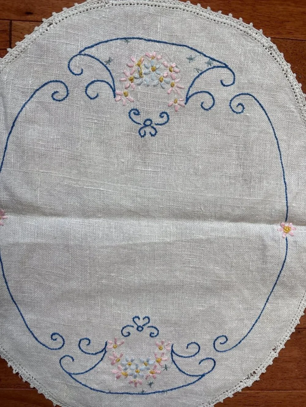 Hand-Embroidered Oval Linen Doily Delicate Floral Design Lace Edge 14x11” Vtg
